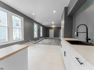 252 Clinton Pl, Newark, NJ 07112