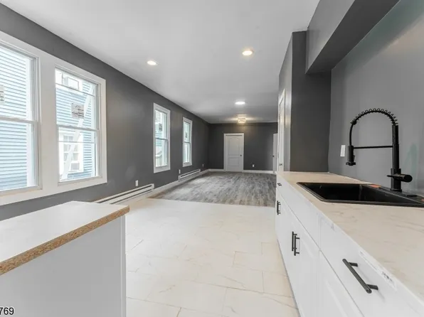 252 Clinton Pl, Newark City, NJ 07112