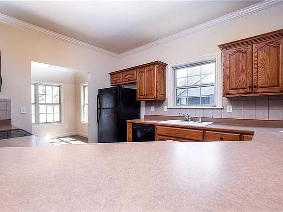 3rd image of 1834 W Creekmore Dr