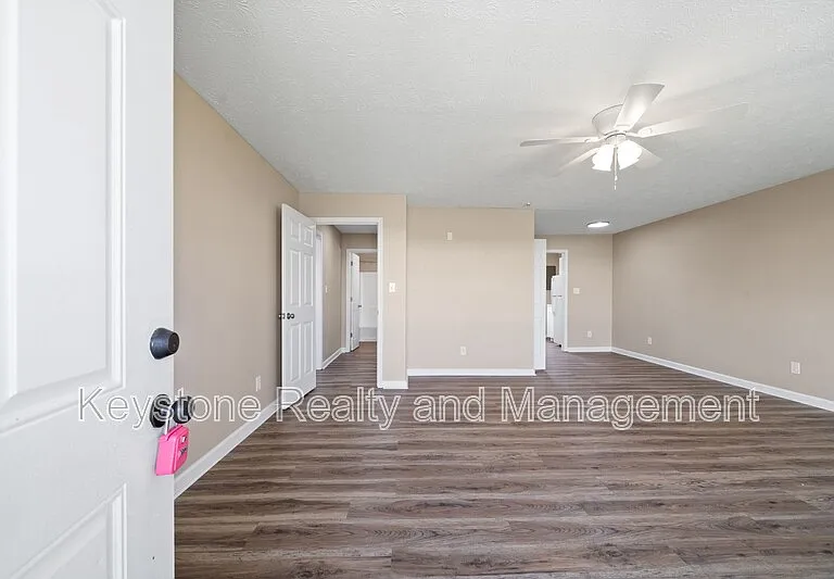 290 Thompsonville Ln #303 — Photo 2