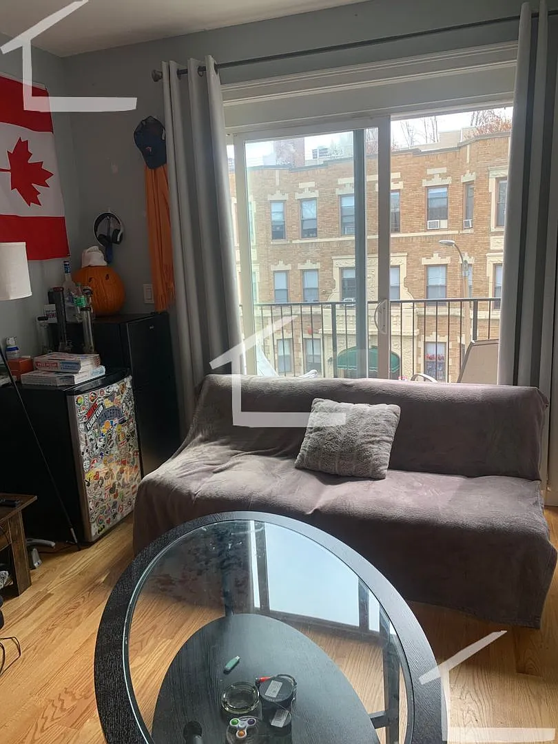 9/1 Renovated 5BR/2BA on Allston/Brookline border — Photo 4