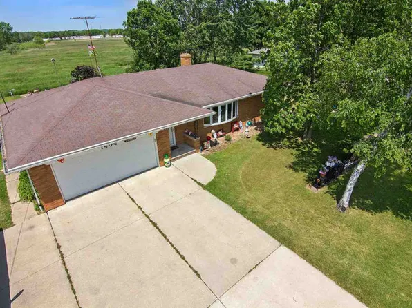 1404 Lime Kiln Rd, Green Bay, WI 54311