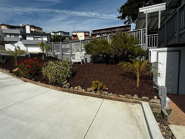 2599 Laurel Ave #B — Photo 3