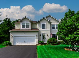 2680 Constitution Dr, Lindenhurst, IL 60046