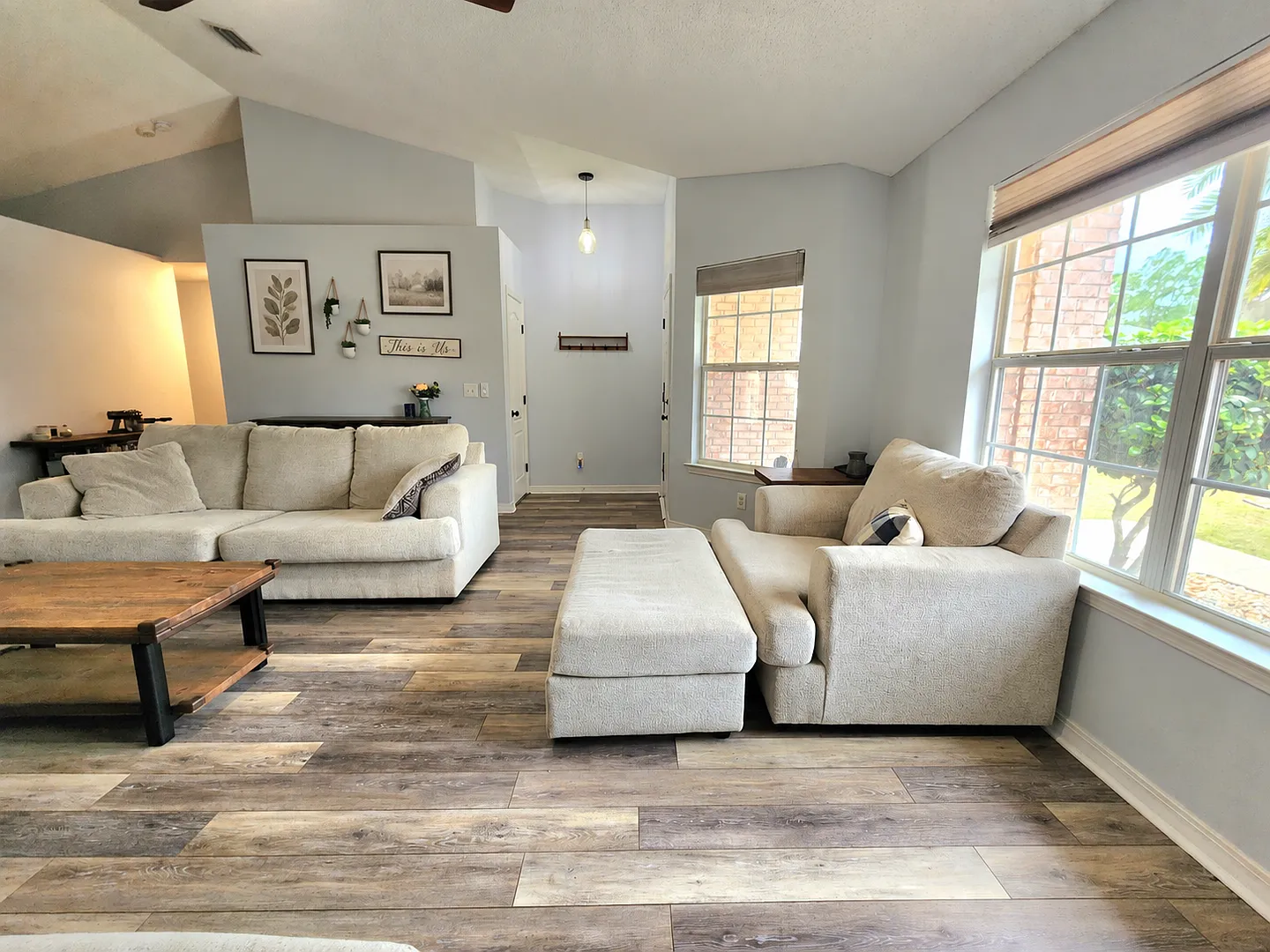 Discover your Dream Home in this Spacious 4-bedroom, 2-bath Beauty! — Photo 4