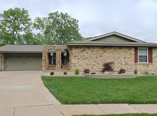 386 Village Creek Dr, Ballwin, MO