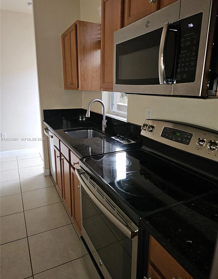 Kendall Commons Townhomes — Photo 4
