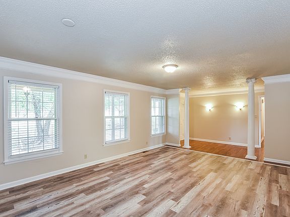 3rd image of 12001 Camelot Dr SE