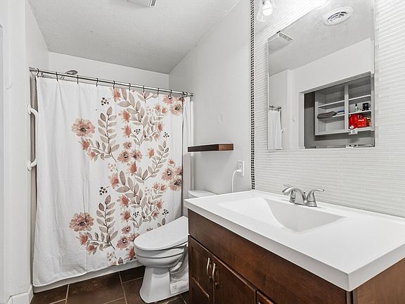 5th image of 96 Old Colony Ave #234