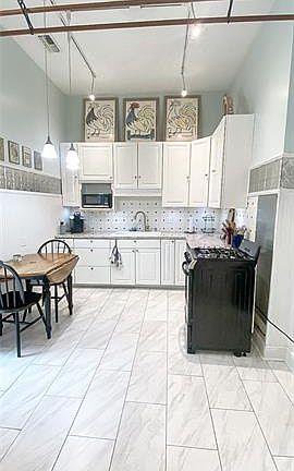 5th image of 608 Spain St