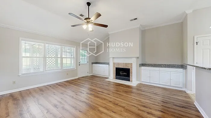 3 bed, 2.0 bath, 2099 sqft, $2,190 — Photo 4