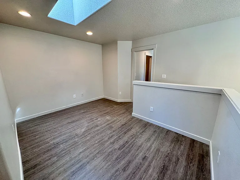 5724 NE 47th St — Photo 16