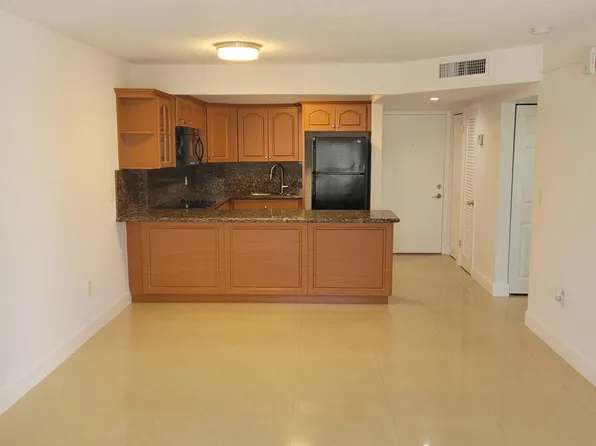 13900 Lake Placid Ct APT A27, Miami Lakes, FL 33014