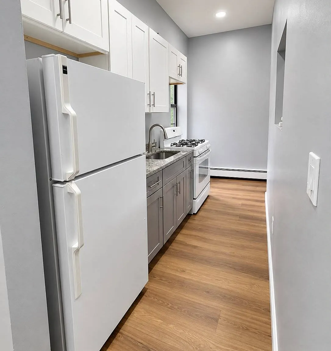 224 S Orange Ave — Photo 3