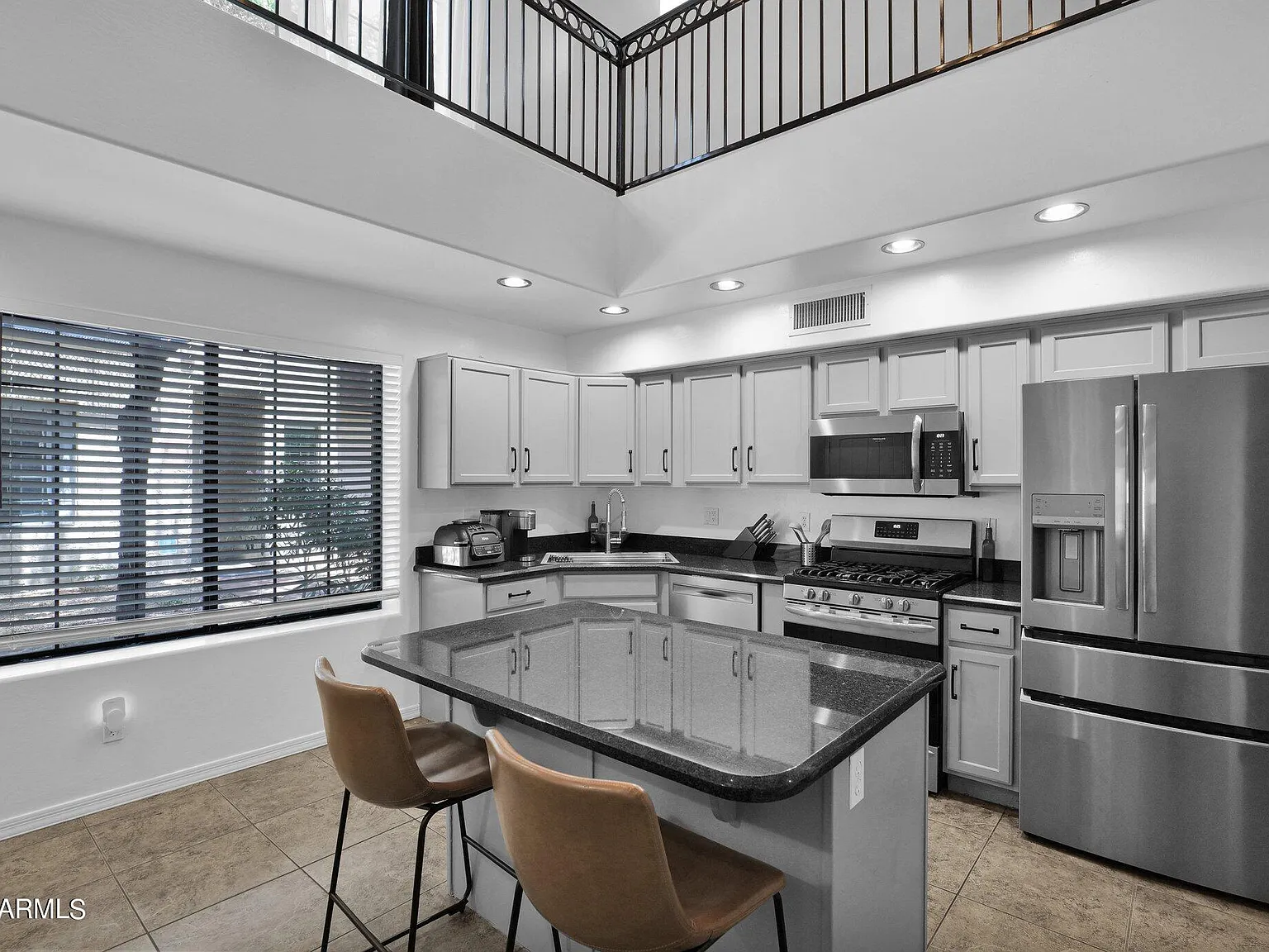 3 bed, 3.0 bath, 1801 sqft, $3,300 — Photo 4