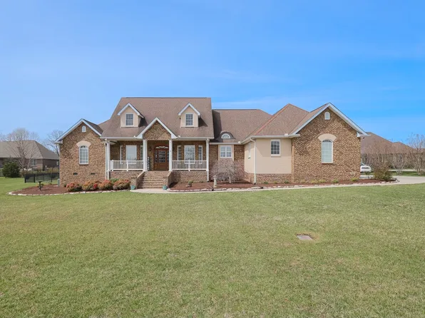 102 Highpoint Blvd, Tullahoma, TN 37388