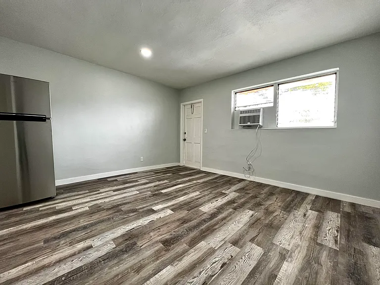 750 NW 9th Ave #3B — Photo 12