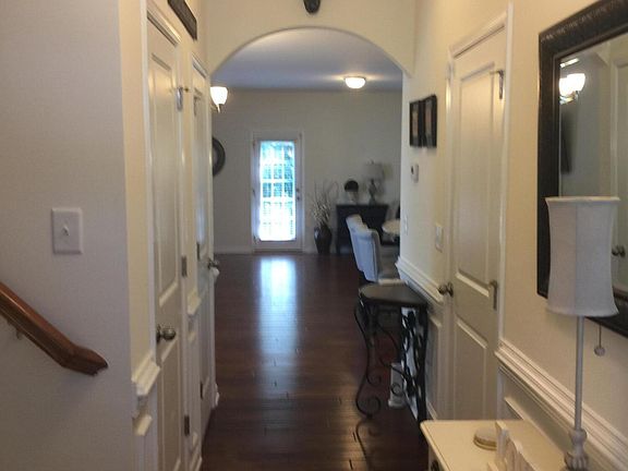 3rd image of 637 Briarcliff St