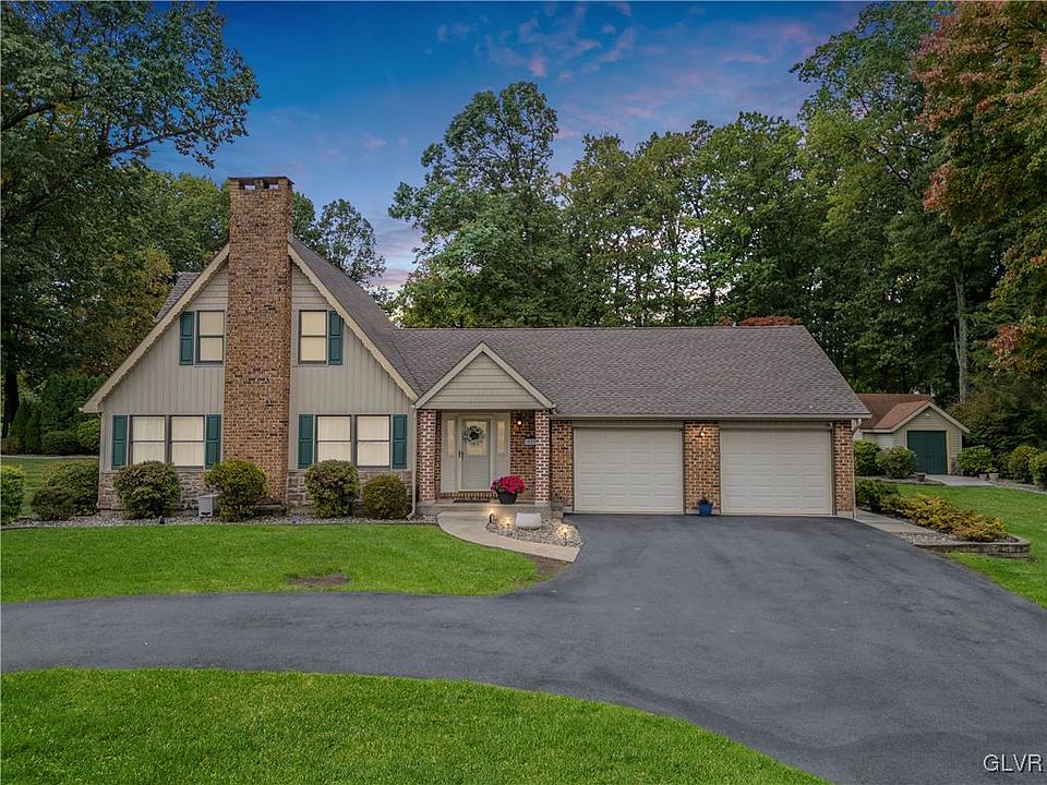 1st image of 521 Rosewood Dr