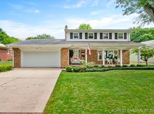 906 S 7th St, St Charles, IL 60174