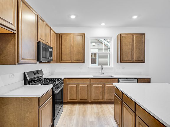 3rd image of 12215 Barcroft Cir