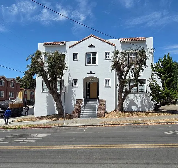 2201 11th Ave — Photo 1