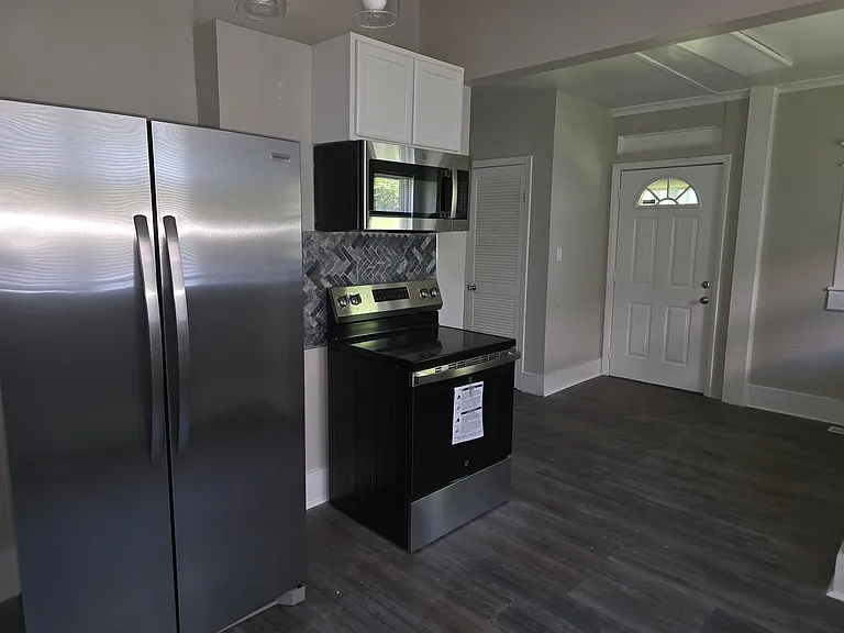 260 Green St — Photo 16