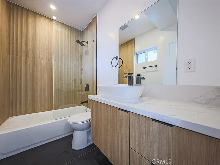 1237 N Orange Dr #B — Photo 9