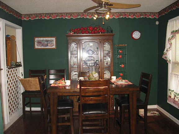 4th image of 1113 Mayfair Ln