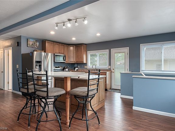 4th image of 1720 Grovewood Ave
