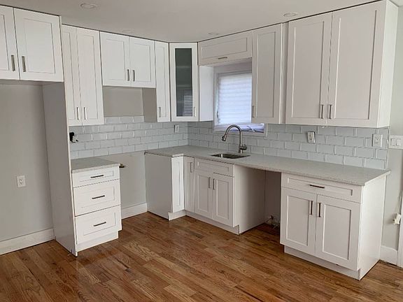 3rd image of 12041 Farmers Blvd