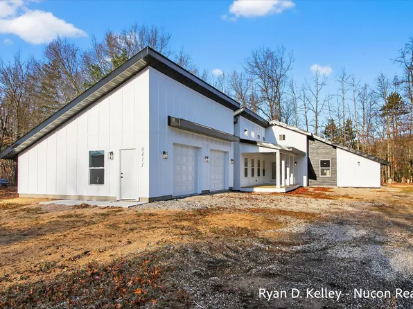8411 Peninsula Dr W, Stanwood, MI 49346