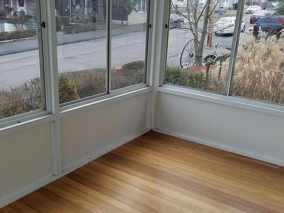4th image of 822 Price St