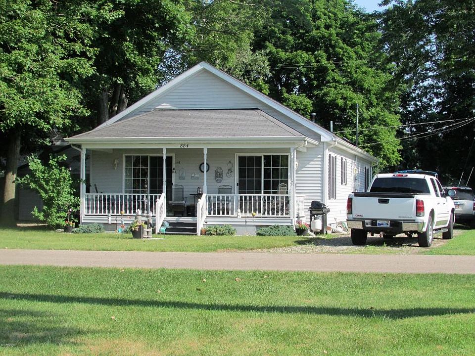 1st image of 884 Johnson Dr