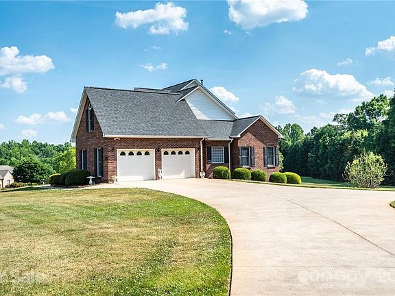 4th image of 1338 Willow Creek Dr