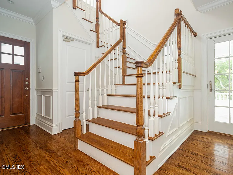 146 E Elm St #B — Photo 3