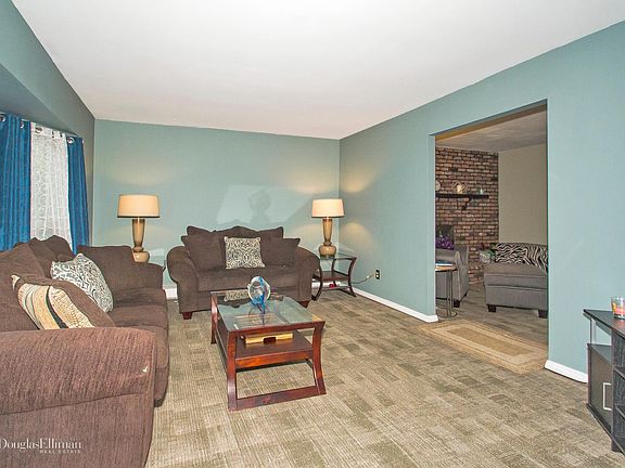 3rd image of 10 Griffin Dr
