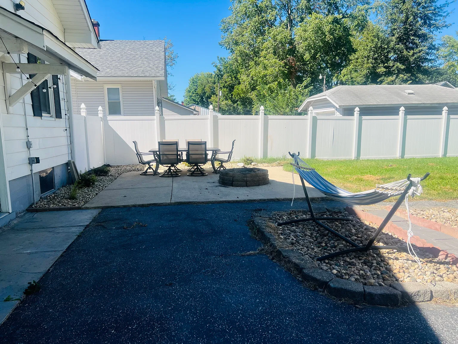 3 bed, 1300 sqft, $1,800 — Photo 2