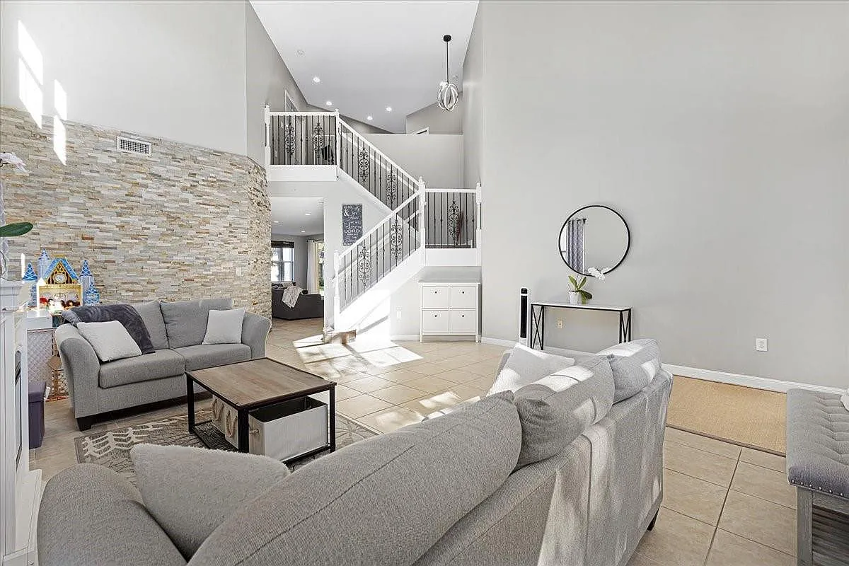 4 bed, 3.0 bath, 2902 sqft, $5,000 — Photo 4