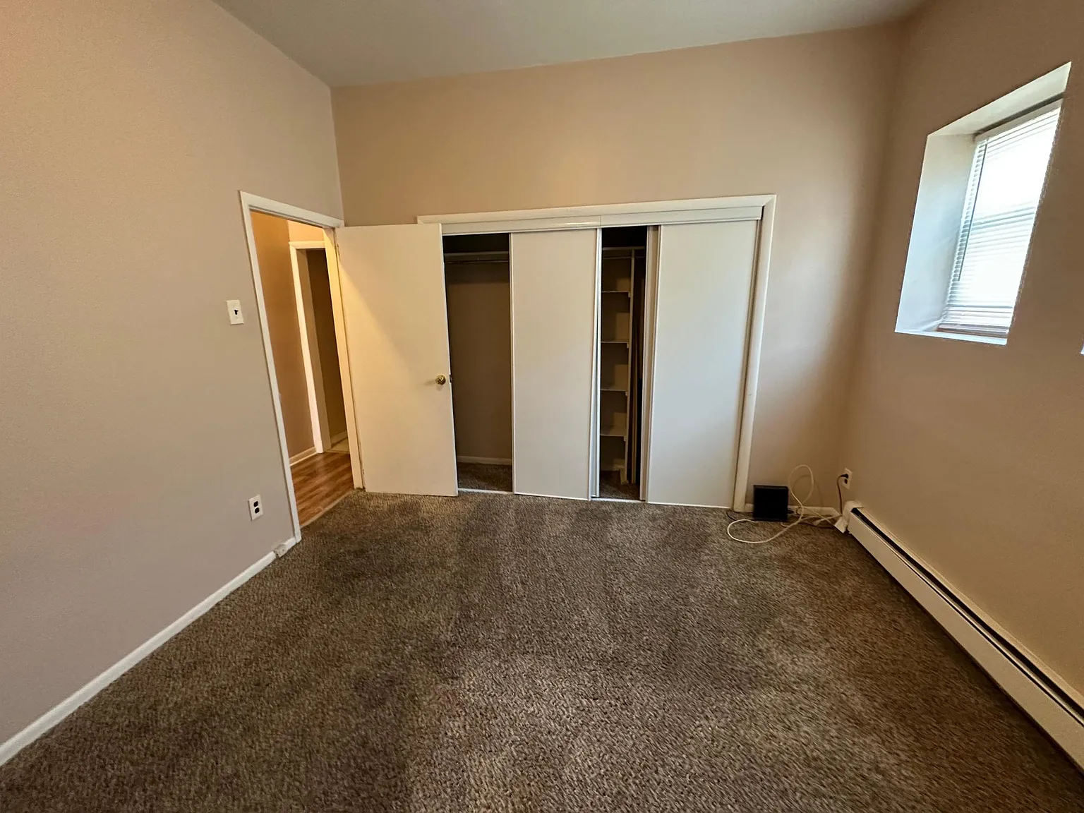 1 bed, 950 sqft, $1,200 — Photo 3