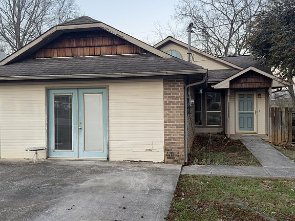 3rd image of 2128 Victoria Ln