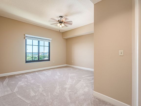 3rd image of 1478 Riverplace Blvd #1