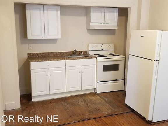 2nd image of 914 Belmont Ave #1R