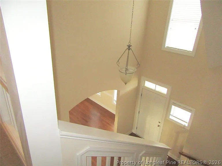 512 Rossendale Dr — Photo 8