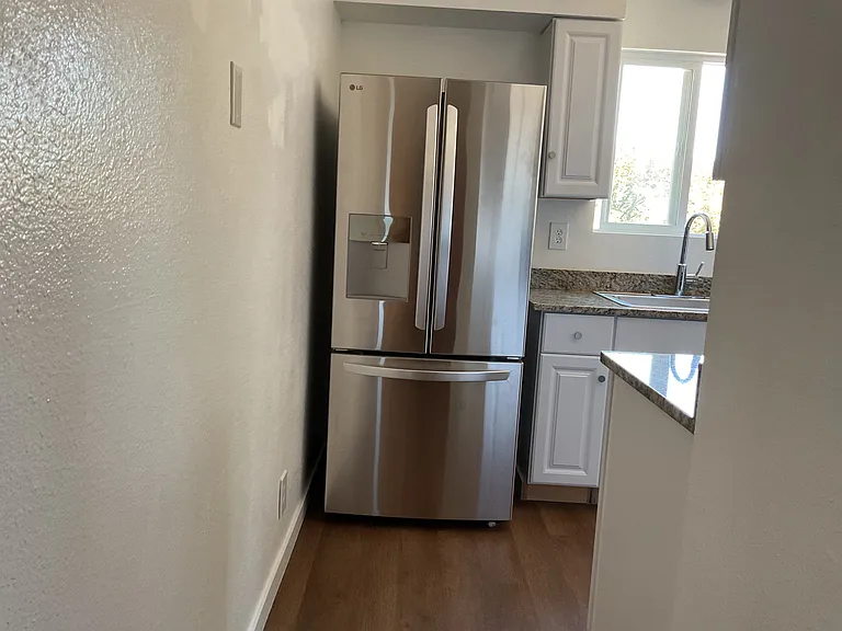 360 NW Elm St #A — Photo 9