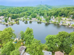 18 Winona Trl, Lake Hopatcong, NJ 07849