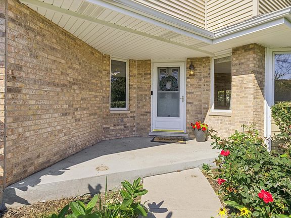 2nd image of 17292 Lakebrook Dr