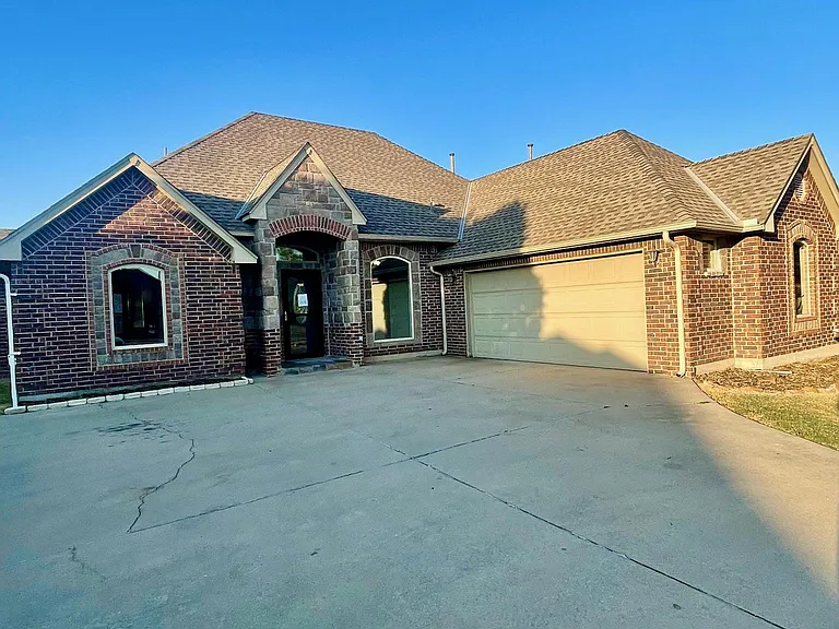819 Rickwood Cir — Photo 2