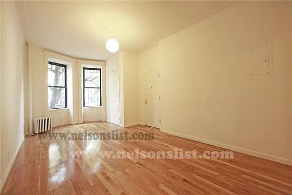 Rented by R New York | media 9