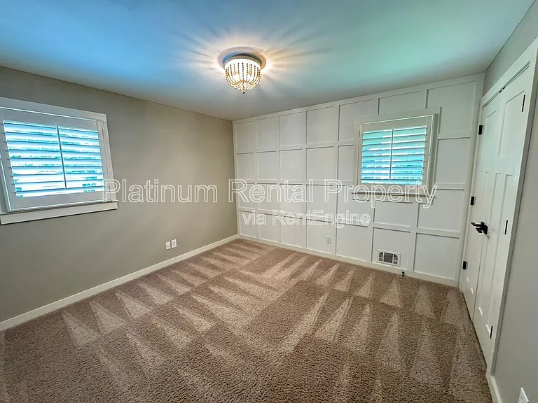 381 Lynne Cir — Photo 24